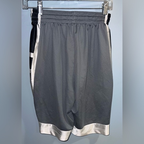 Nike- Grey shorts - Picture 3 of 4